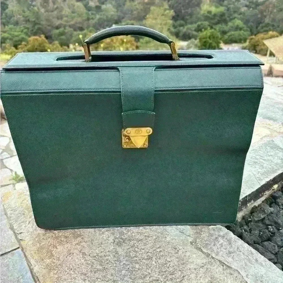 LOUIS VUITTON Taiga Pilot Case Oural Green Leather Vintage Oural Briefcase - Picture 12 of 16